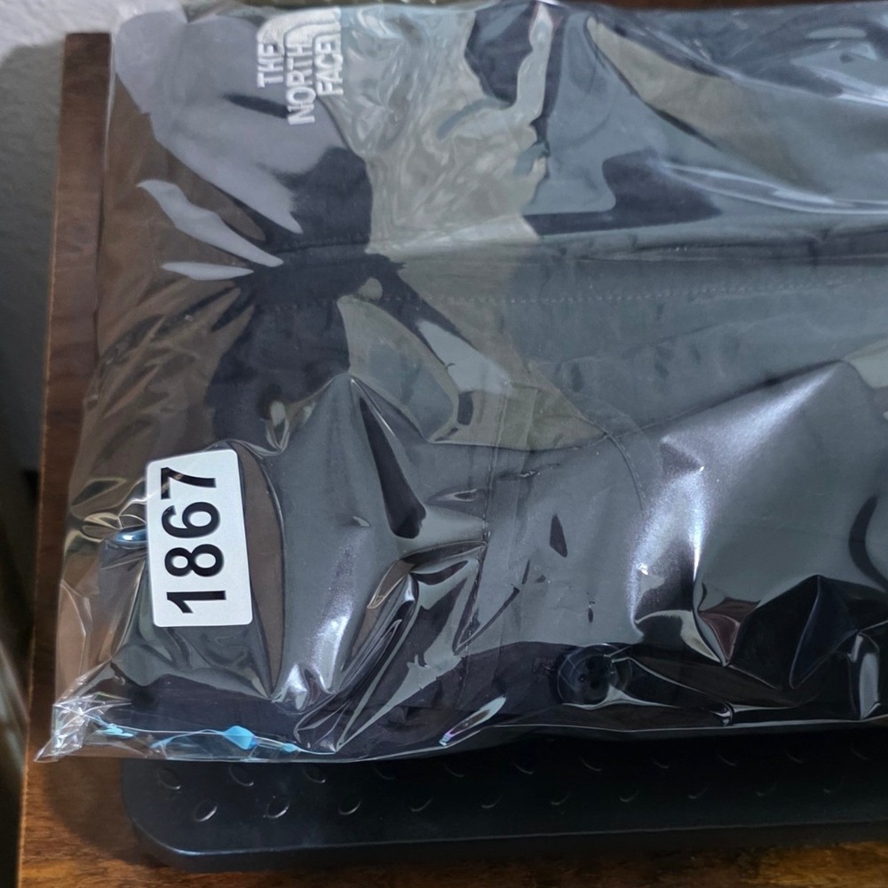The North Face Womens HyVent Belted Rain Jacket Black Hooded Size S/ M Full Zip - Picture 11 of 11